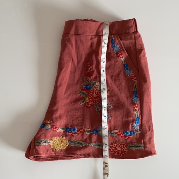 Floral Embroidered High-Waist Shorts by Entro - Picture 4 of 7